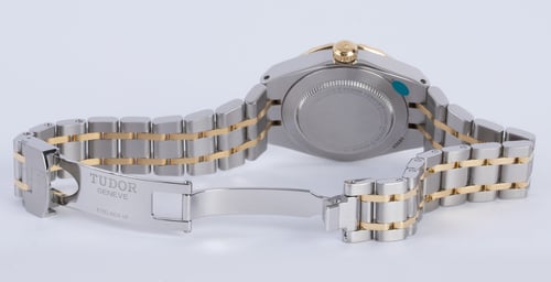 Open Clasp Shot of Ladies Royal 28mm