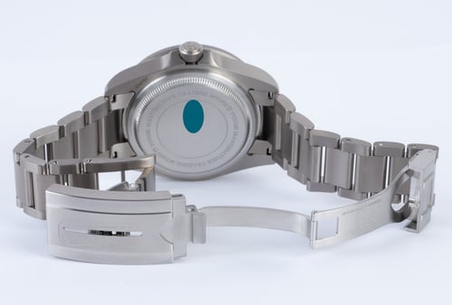 Open Clasp Shot of Pelagos LHD
