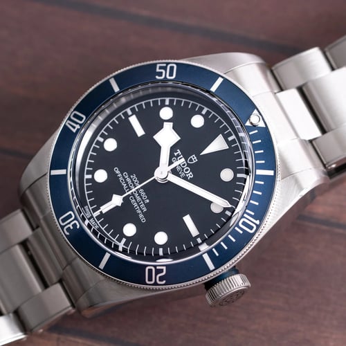 Stylied photo of  of Heritage Black Bay Blue