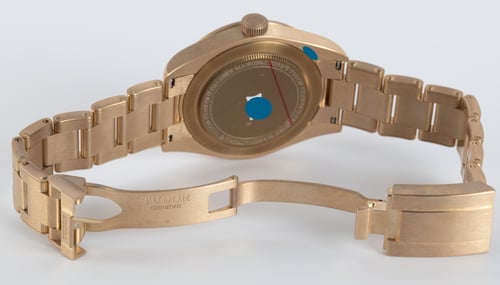 Open Clasp Shot of Black Bay Fifty-Eight Bronze