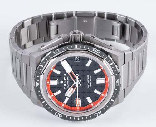 Front View of Defy Extreme Diver