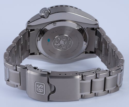 Rear / Band View of Hi-Beat 36000 Professional 600m Diver