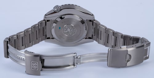 Open Clasp Shot of Hi-Beat 36000 Professional 600m Diver