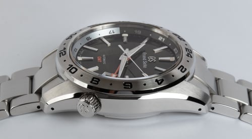Crown Side Shot of Sport GMT
