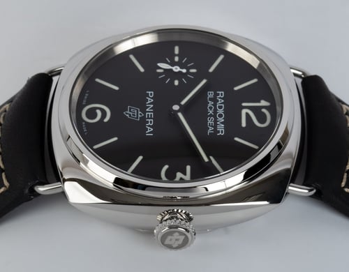 Crown Side Shot of Radiomir Black Seal Logo