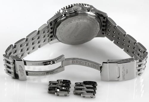 Open Clasp Shot of Navitimer Montbrillant Datora