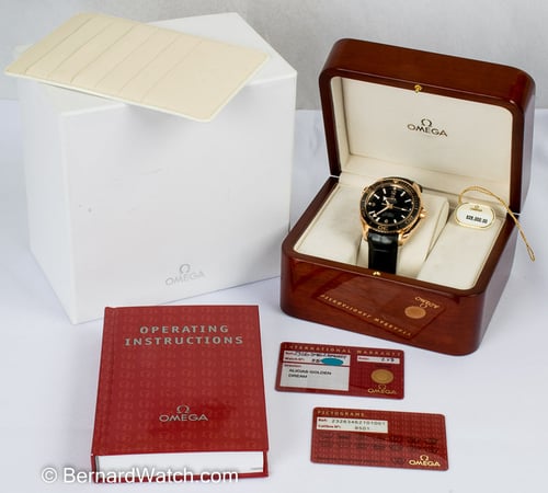 Box / Paper shot of Seamaster Planet Ocean Big Size