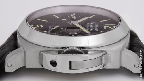 Crown Side Shot of Luminor Power Reserve