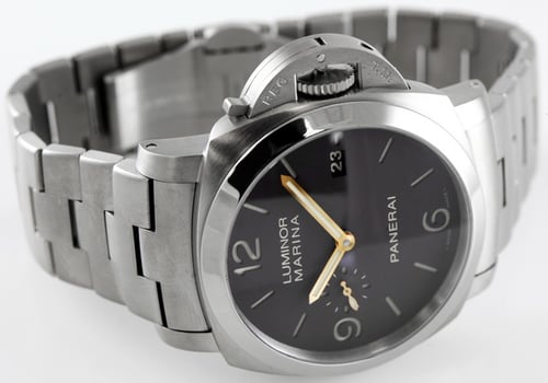 Front View of Luminor 1950 3 Days Automatic