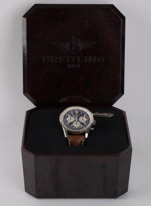 Box / Paper shot of Navitimer 92