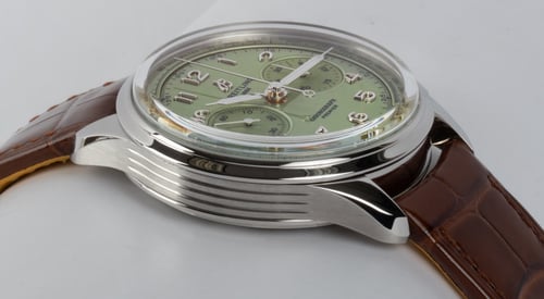 9' Side Shot of Premier B09 Chronograph 40