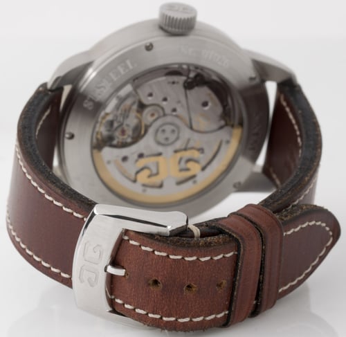 Rear / Band View of Senator Navigator - Flyback Seconds