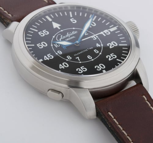 9' Side Shot of Senator Navigator - Flyback Seconds