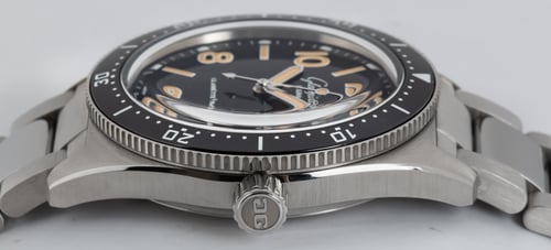 Crown Side Shot of SeaQ Automatic 39.5mm