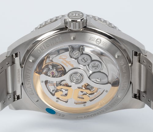 Caseback of SeaQ Panorama Date