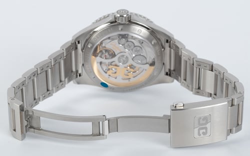 Open Clasp Shot of SeaQ Panorama Date