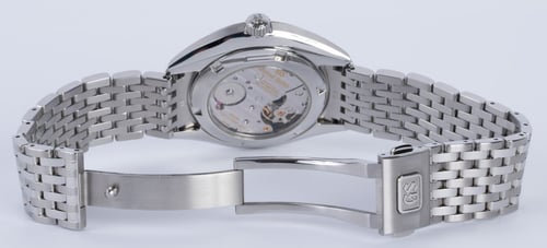 Open Clasp Shot of Elegance Nanbu Tekki