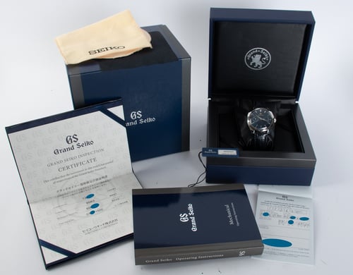 Box / Paper shot of Elegance