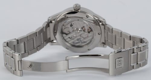 Open Clasp Shot of Elegance 'Skyflake'