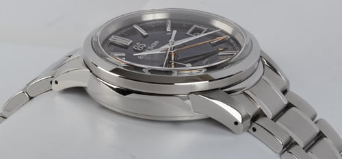 9' Side Shot of Spring Drive GMT Elegance 'Autumn Kanro'