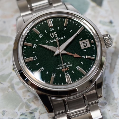Stylied photo of  of Elegance Hi-Beat GMT  'Spring'