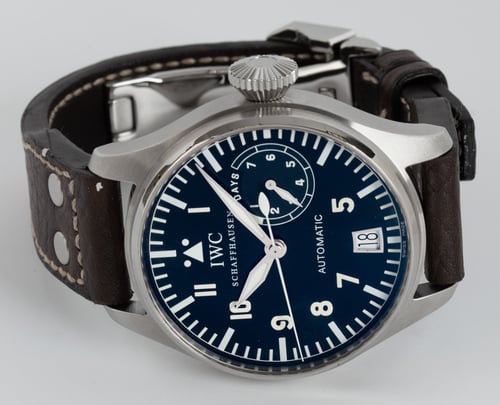 Front View of Big Pilot 'Slow Beat' 7-Day Fish Crown