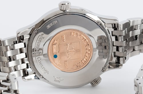Caseback of Master Geographic