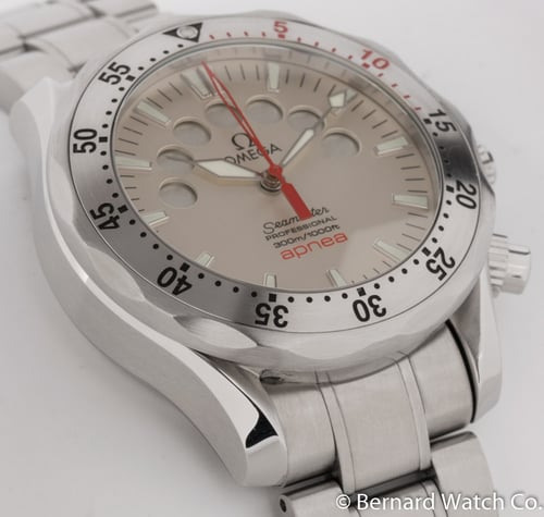9' Side Shot of Seamaster Chrono Apnea Jacques Mayol