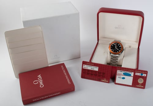 Box / Paper shot of Seamaster Planet Ocean Big Size
