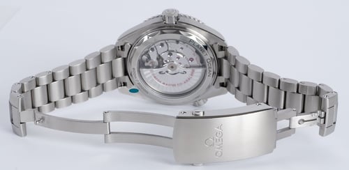 Open Clasp Shot of Seamaster Planet Ocean Master 43.5MM