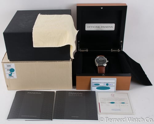Box / Paper shot of Radiomir Black Seal