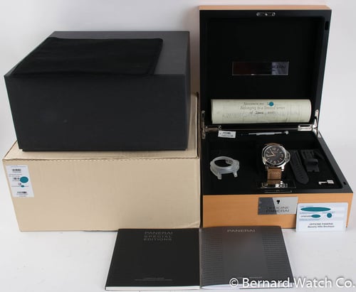 Box / Paper shot of Luminor Boutique Edition