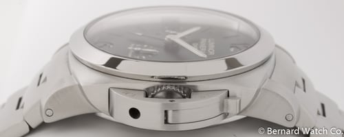 Crown Side Shot of Luminor 1950 3 Days GMT