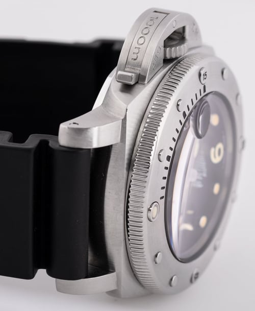 Dial Shot of Luminor 1950 1000m Submersible -Tritium