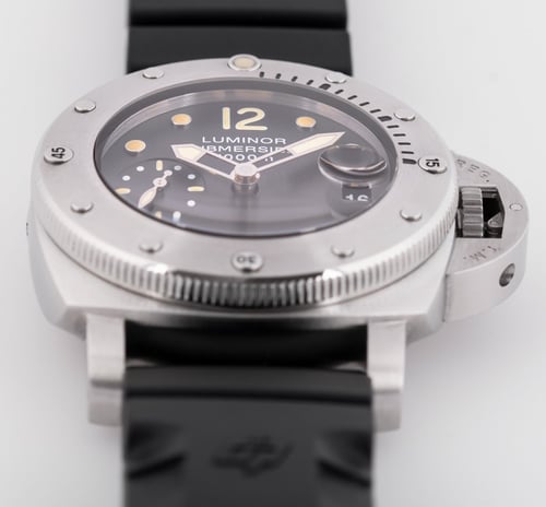 Front Shot  of Luminor 1950 1000m Submersible -Tritium