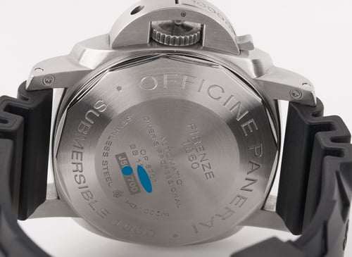 Caseback of Luminor 1950 1000m Submersible -Tritium
