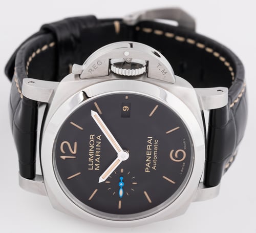 Front View of Luminor Marina 1950 3 Days 42mm
