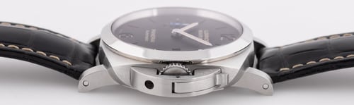 Crown Side Shot of Luminor Marina 1950 3 Days 42mm