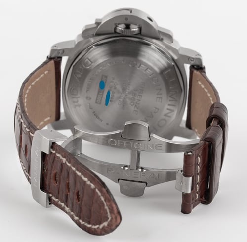 Open Clasp Shot of Luminor Daylight Chronograph