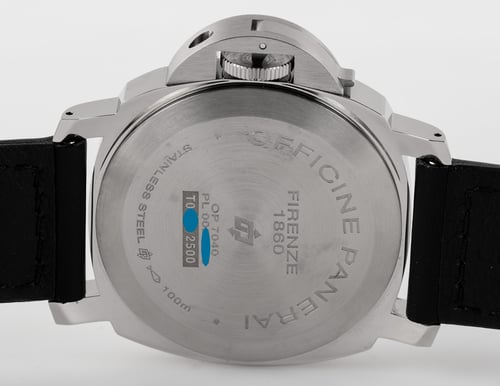 Caseback of Luminor 44 Base Logo