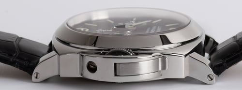 Crown Side Shot of Luminor Power Reserve