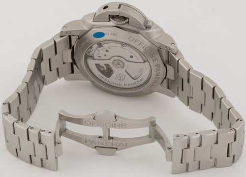 Open Clasp Shot of Luminor 1950 3 Days Automatic