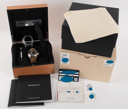 Box / Paper shot of Luminor GMT