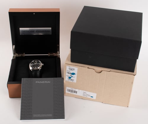 Box / Paper shot of Radiomir Black Seal 8 Days