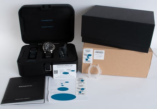 Box / Paper shot of Submersible