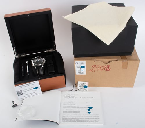 Box / Paper shot of Luminor 1950 Chrono Flyback