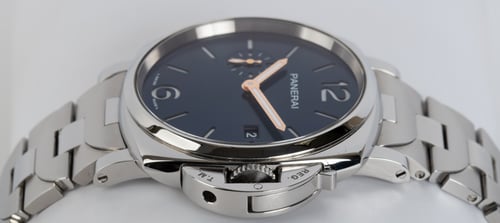 Crown Side Shot of Luminor Due 42