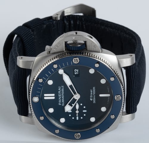 Front View of Submersible Quarantaquattro Blu Profondo