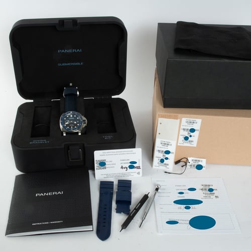 Box / Paper shot of Submersible Quarantaquattro Blu Profondo