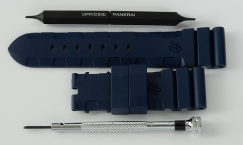 Open Clasp Shot of Submersible Quarantaquattro Blu Profondo